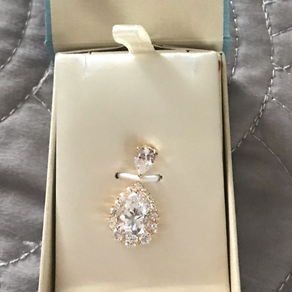 Beautiful Stauer bling pendant